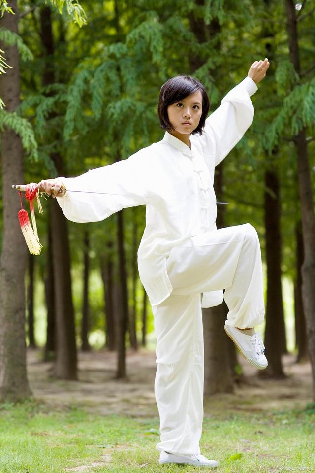 女孩子学什么武术防身(女人防身学什么武术防身有用)