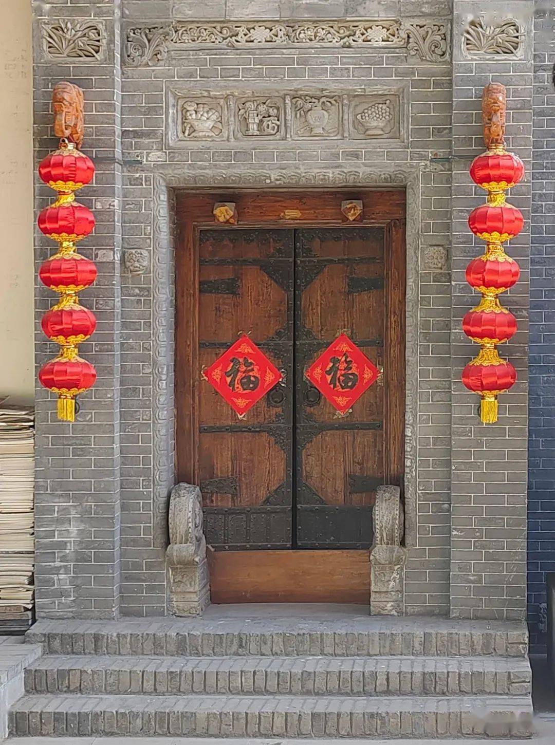 大门上写四个吉祥字(大门上写四个吉祥字图片大全)