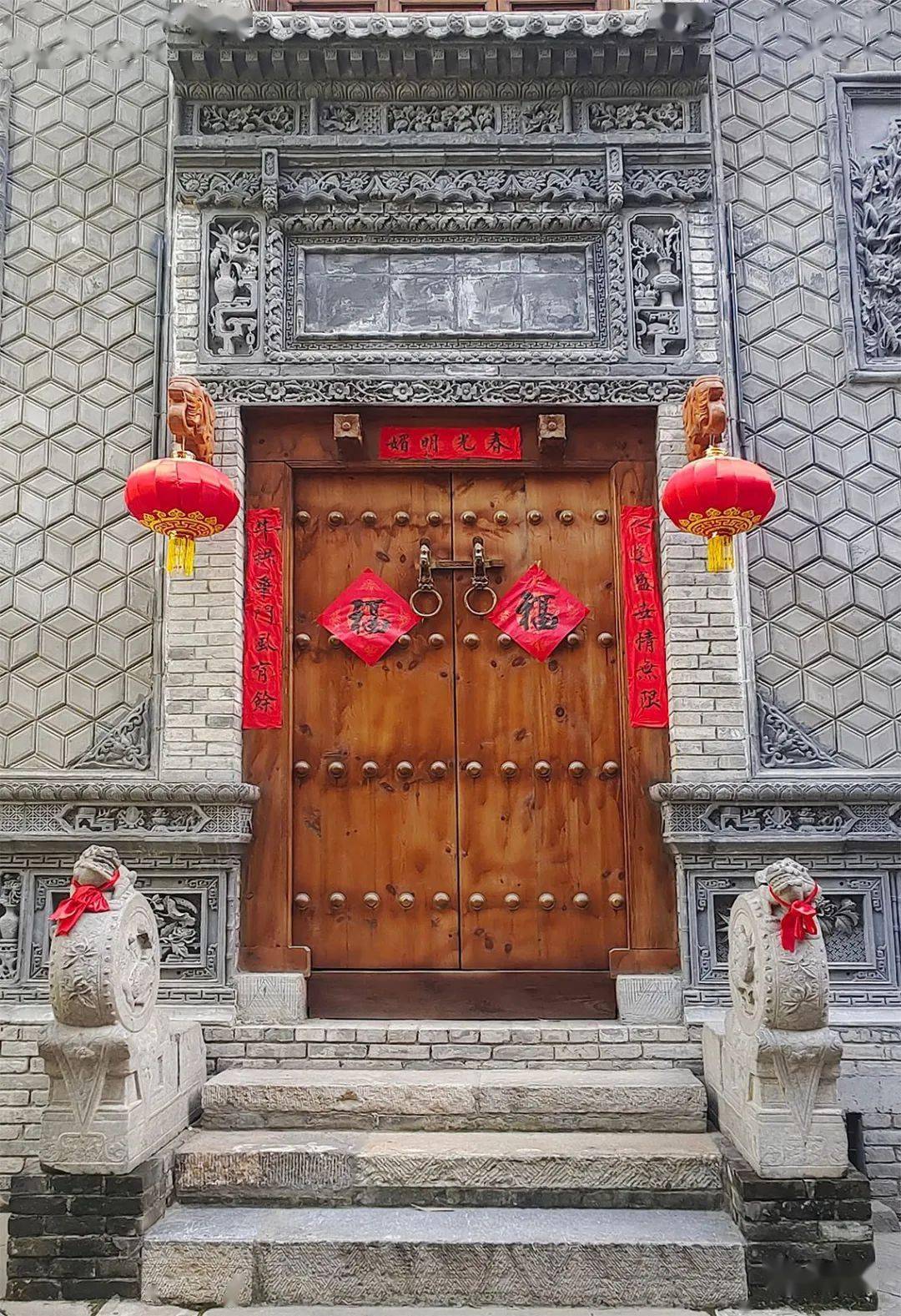 大门上写四个吉祥字(大门上写四个吉祥字图片大全)